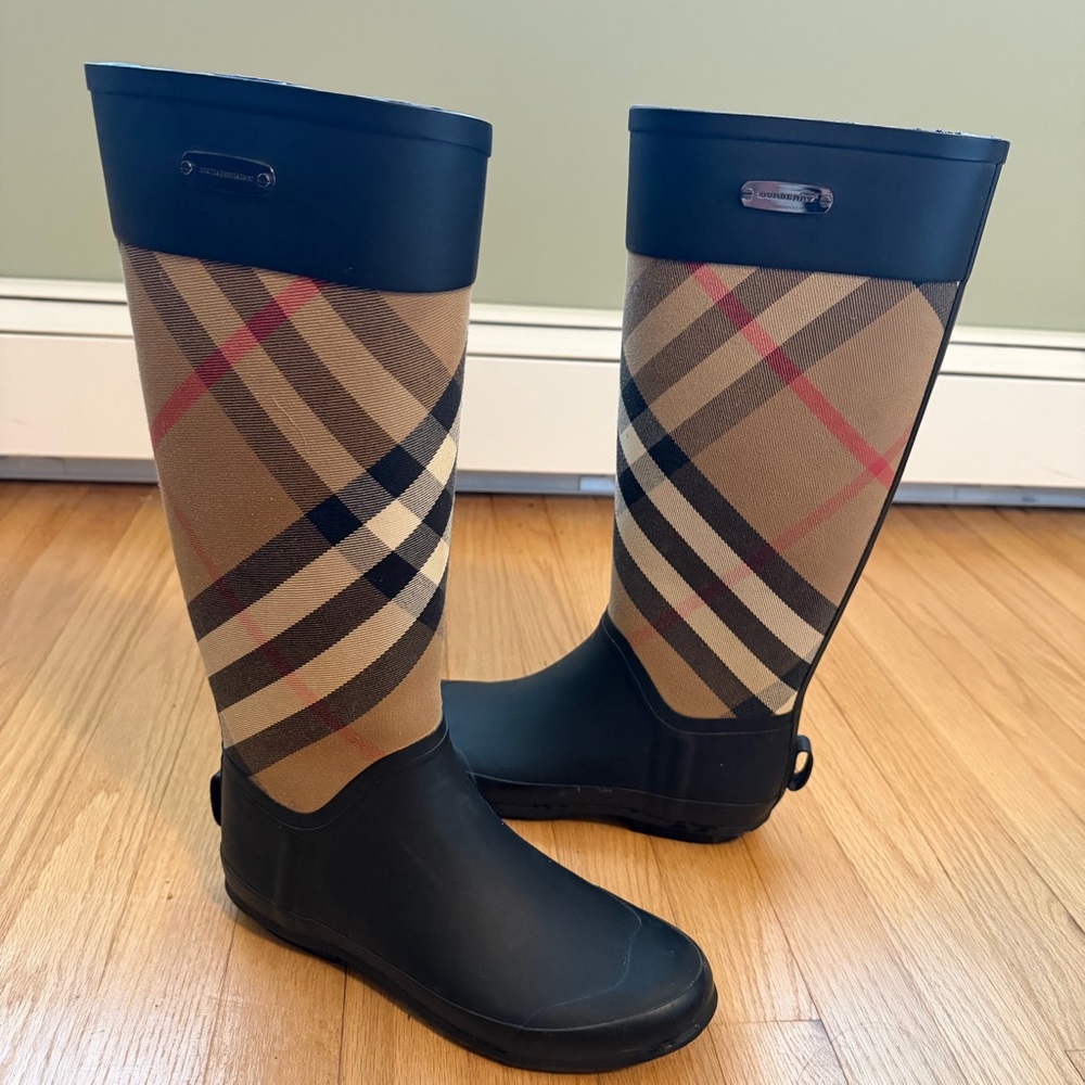 EUC Burberry rubber and canvas black and tan plaid check rain boots